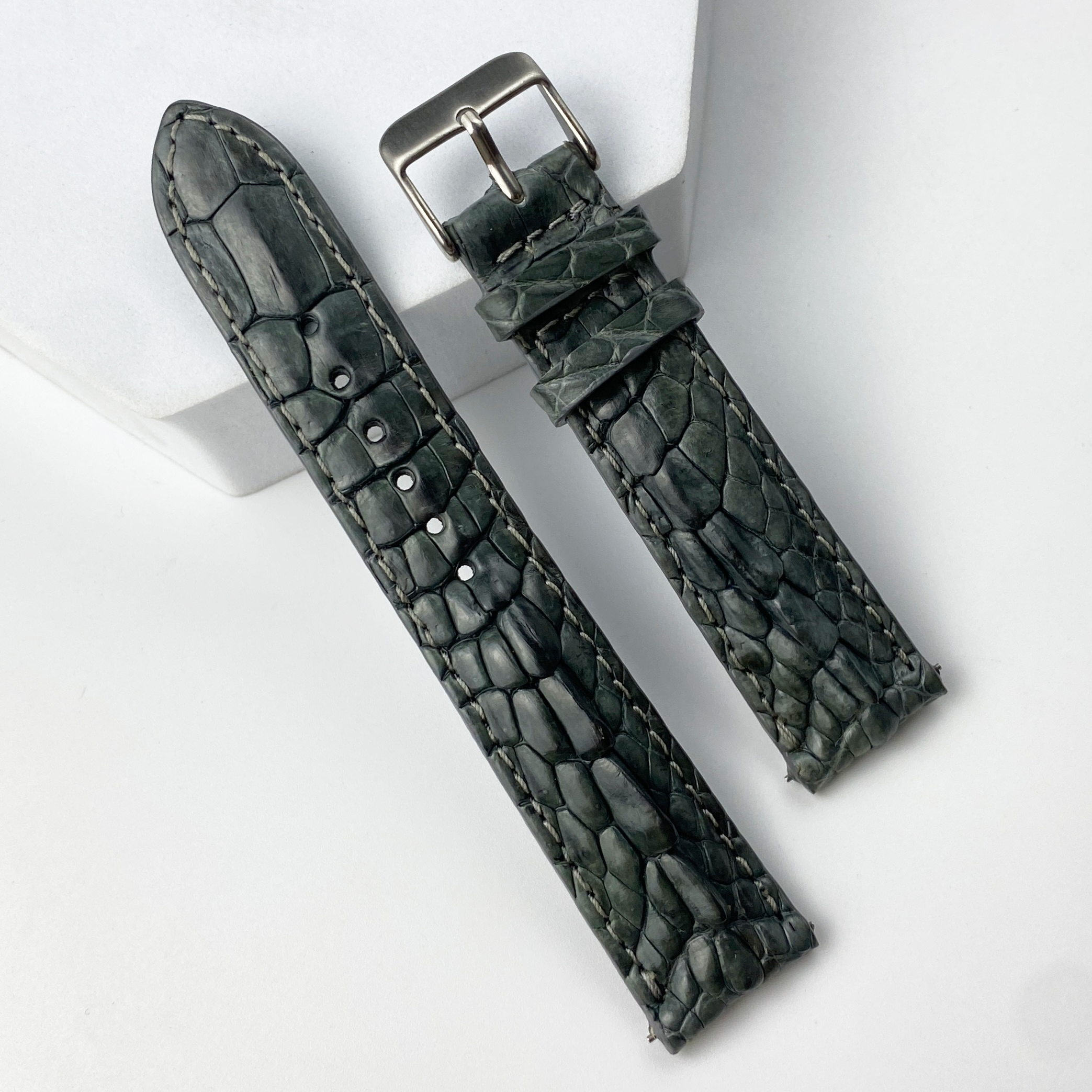 grey horn back alligator strap